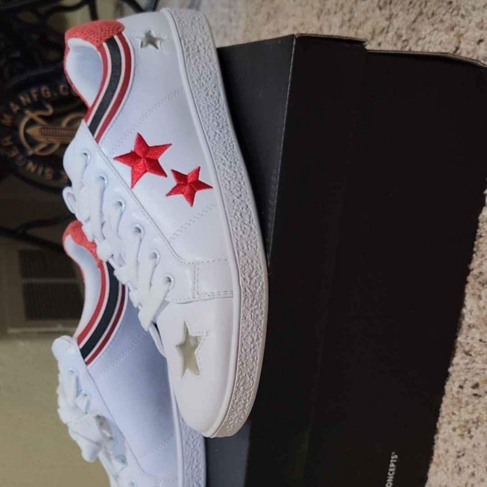 INC Cosmic tennis shoe. 7.5 men's White with stars